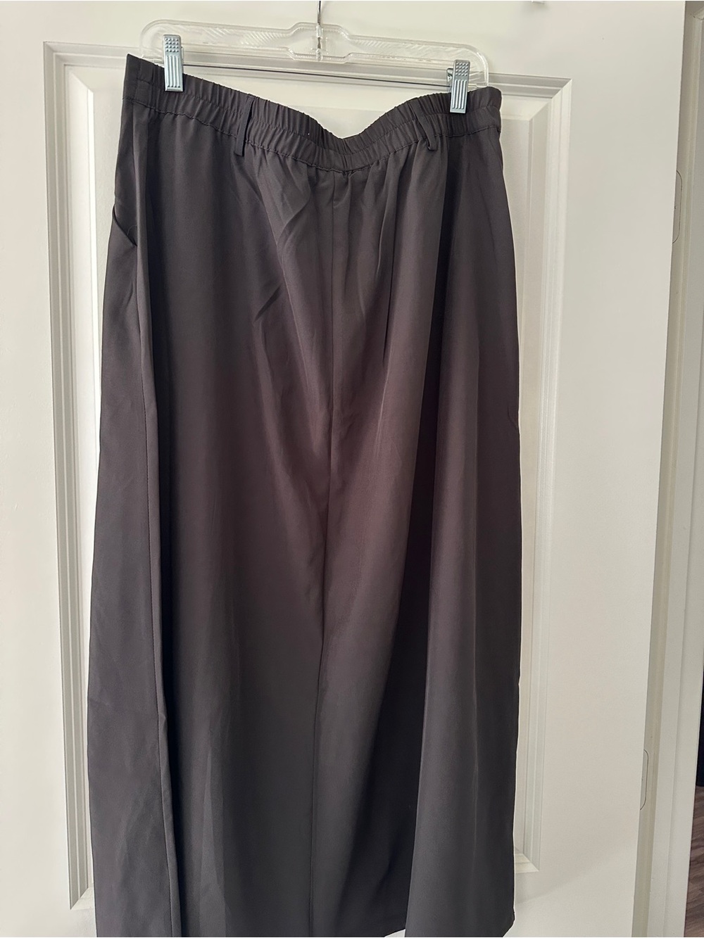 Classic A-Line Midi Skirt in Black - Picture 7 of 7